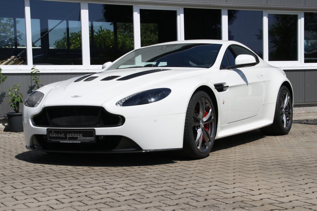 Aston Martin Vantage V12 S